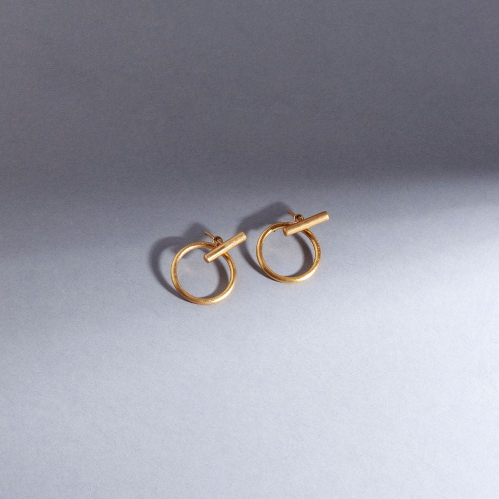 Aretes Nova Oro baño 24 kilates Cirucular Joya Mujer Moda Moderno Moderna Estilo